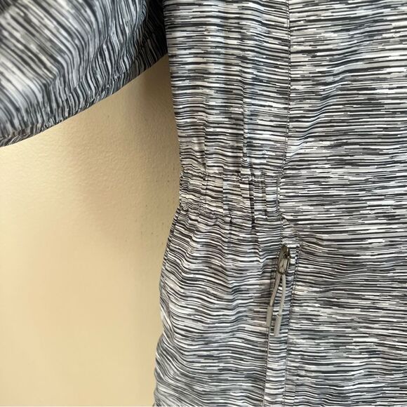 New Balance Women’s Water Resistance Windbreaker Jacket Gray Hoodie Size XL - Picture 4 of 16